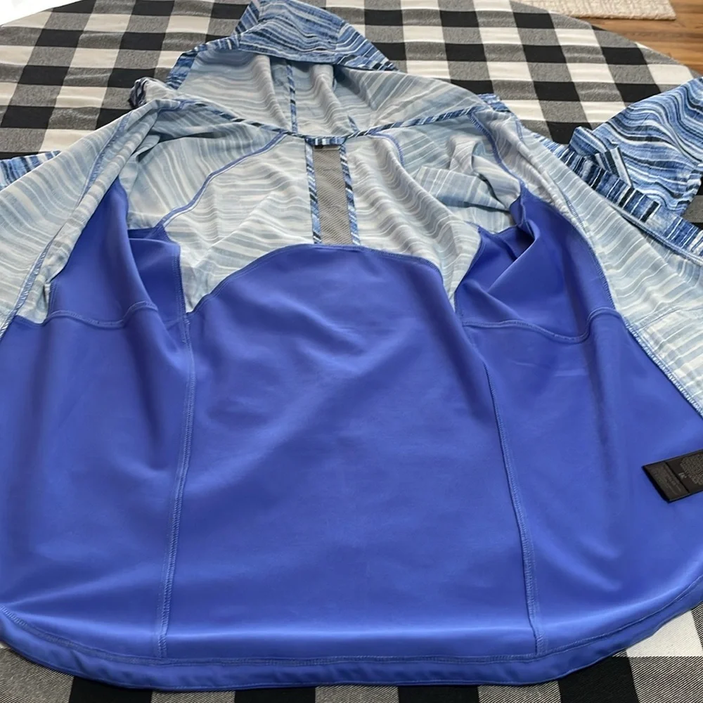 Marmot Windbreaker Striped Blue White Hooded Lightweight Running Jacket Large
